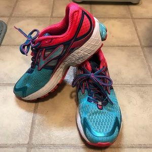 Brooks Ravenna 6 running sneakers - size 6.5